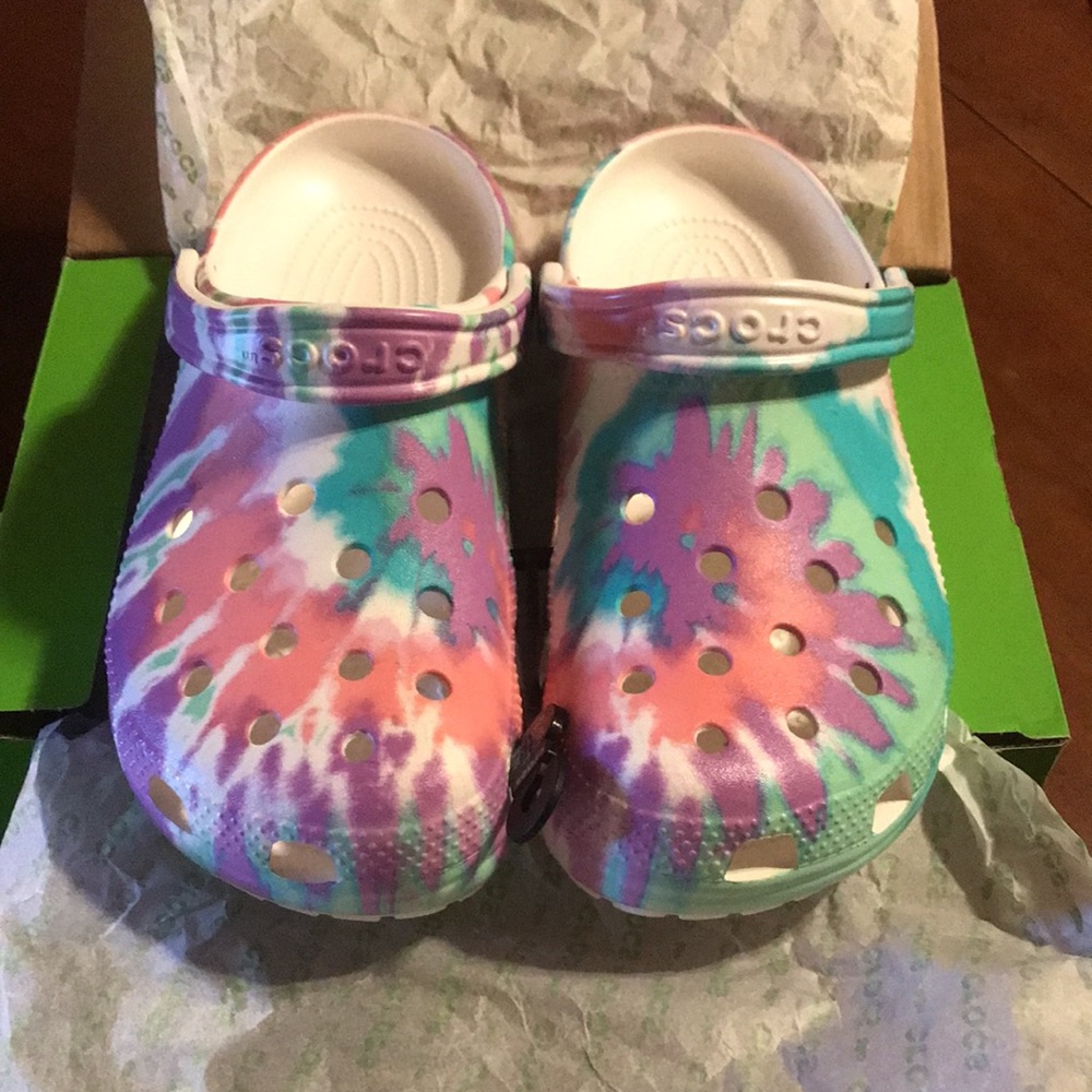 NWT Crocs Light Colored Tie Dye Graphic Clogs